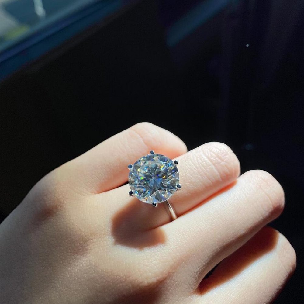 Certified 10ct. t.w. Moissanite Diamond Solitaire Engagement Ring NEW - Picture 5 of 16